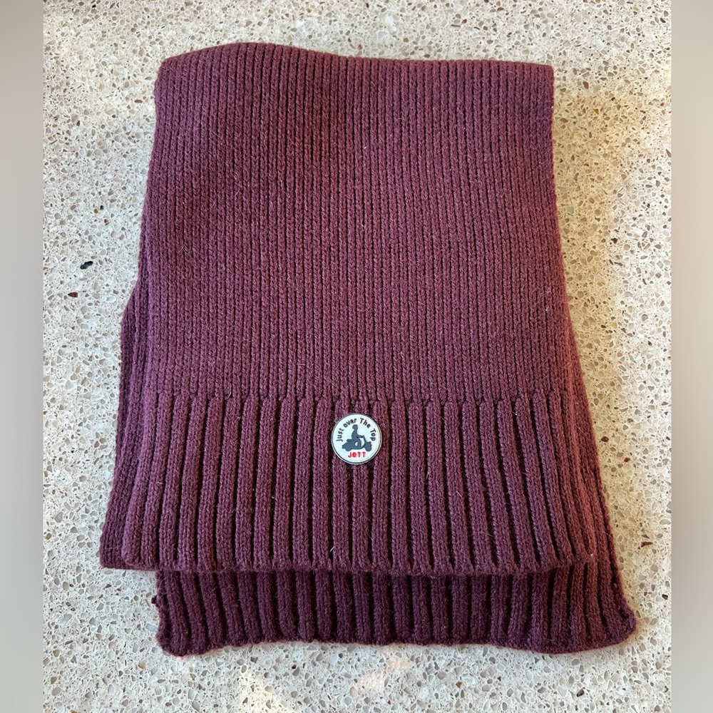 NWOT Jott France Rib Knit Scarf in Aubergine